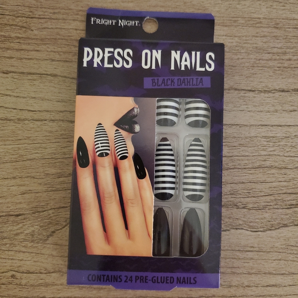 NWT Fright Night Press On Nails